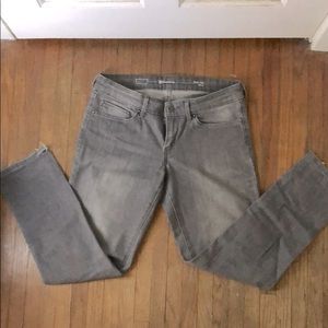 Woman’s Levi’s Jeans SIZE 27 Modern Rise